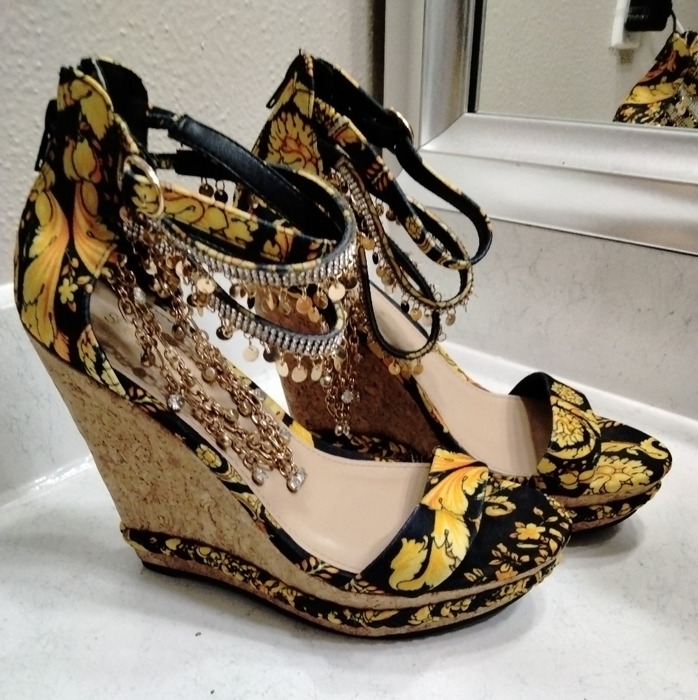 Shoe dazzle size 8 wedges